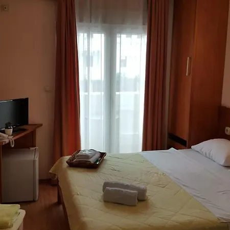 Готель Mena