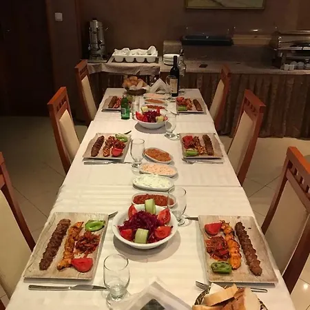 Mena 3*
