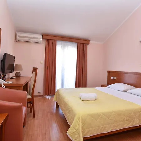 Hotel Mena