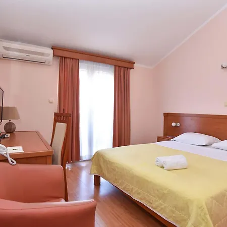 Hotel Mena